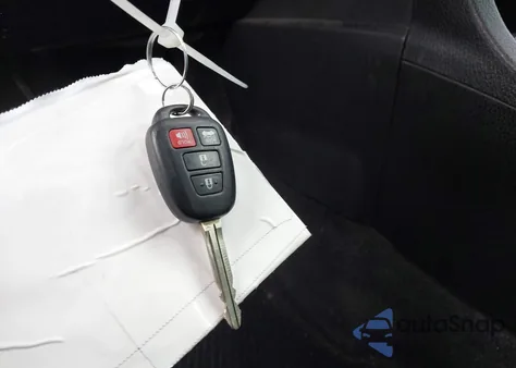 2016 Toyota Corolla S Plus z USA, uszkodzony, nr VIN 5YFBURHE4GP396676